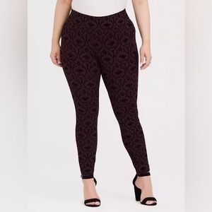 Like New Torrid Ponte Slim Fix Pixie Pant Burgundy Purple & Black Flocked Print